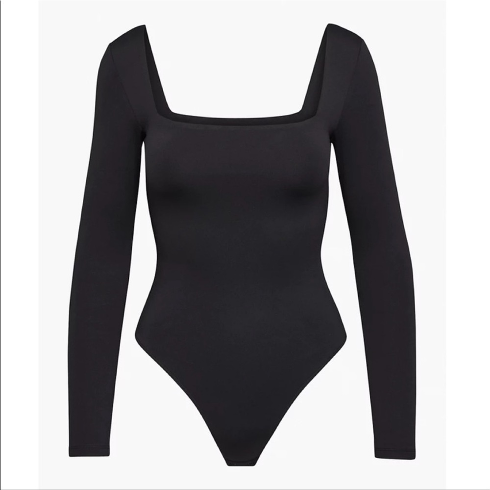 NWOT Aritzia Babaton Contour Long sleeve Bodysuit Small